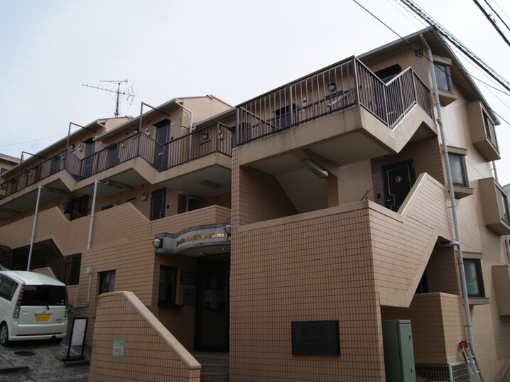 ライオンズマンション新横浜(外観)