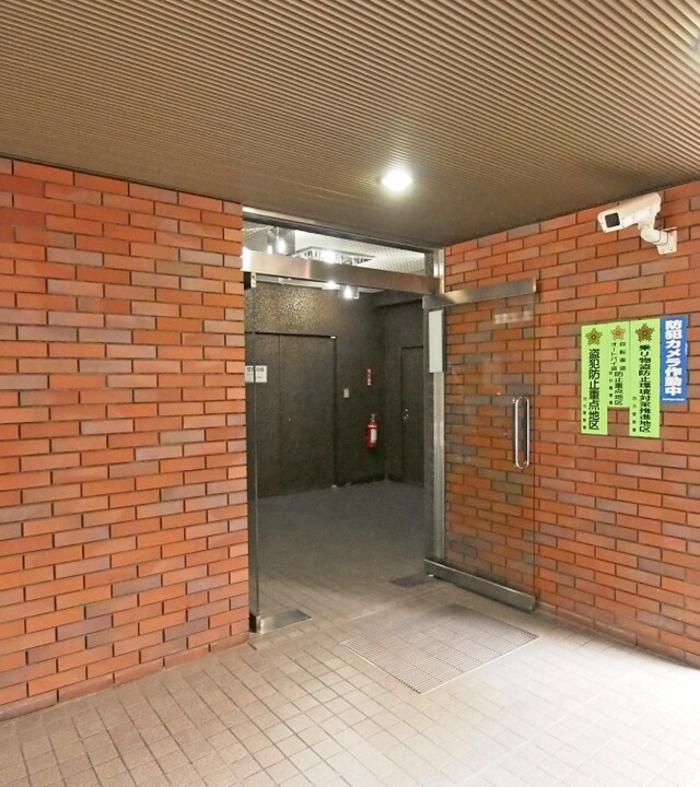 カテリーナ新宿御苑駅前(エントランス)