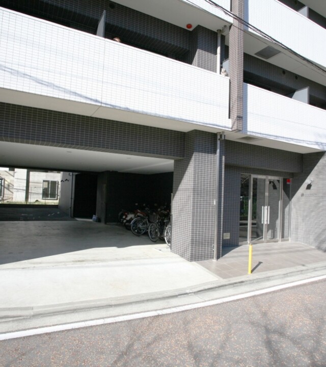 ラグジュアリーアパートメント横浜黄金町(アプローチ)