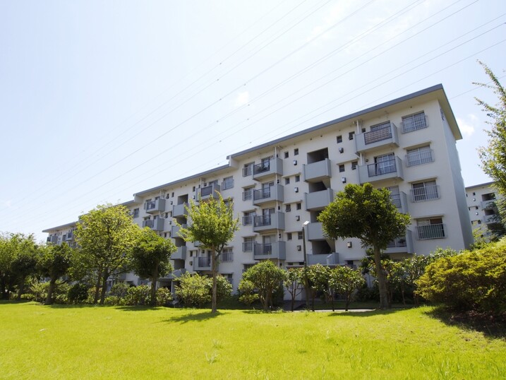 港南台ひばり団地１３号棟