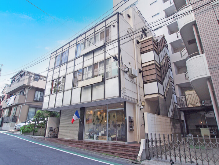 クリスタルビル