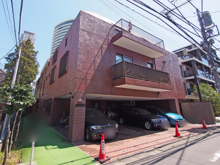 青山ホームズ
