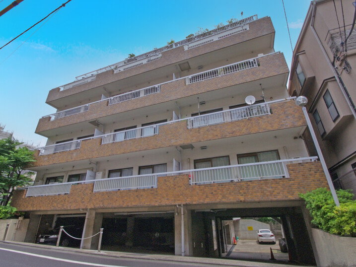 ボーン赤坂