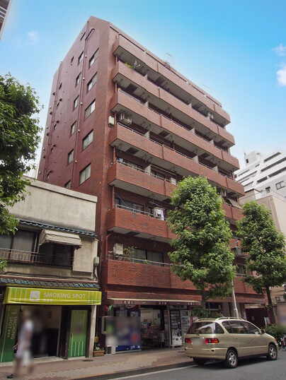 カテリーナ新宿御苑駅前
