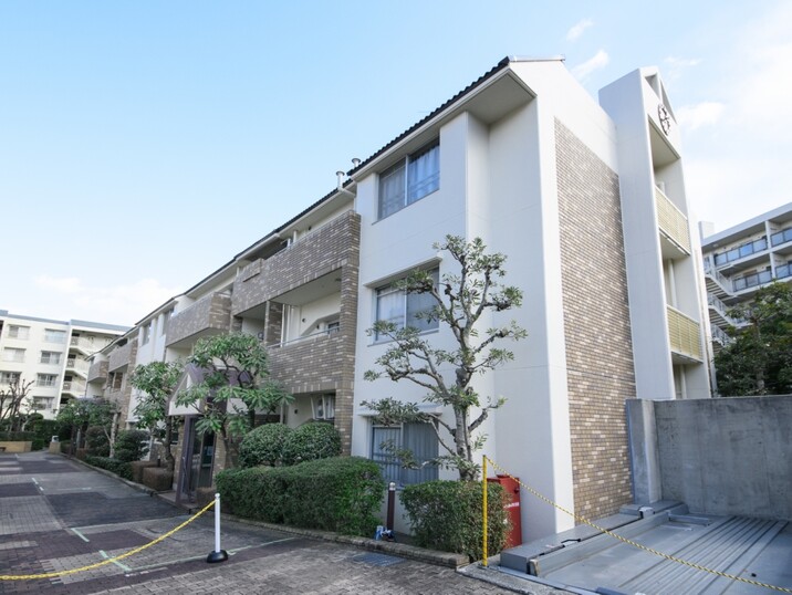 エステ南千里Ｂ棟