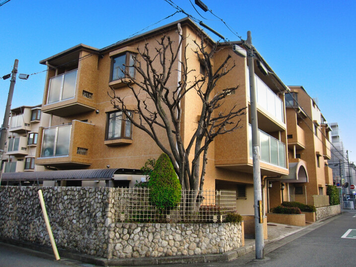 ファミーユ塚口