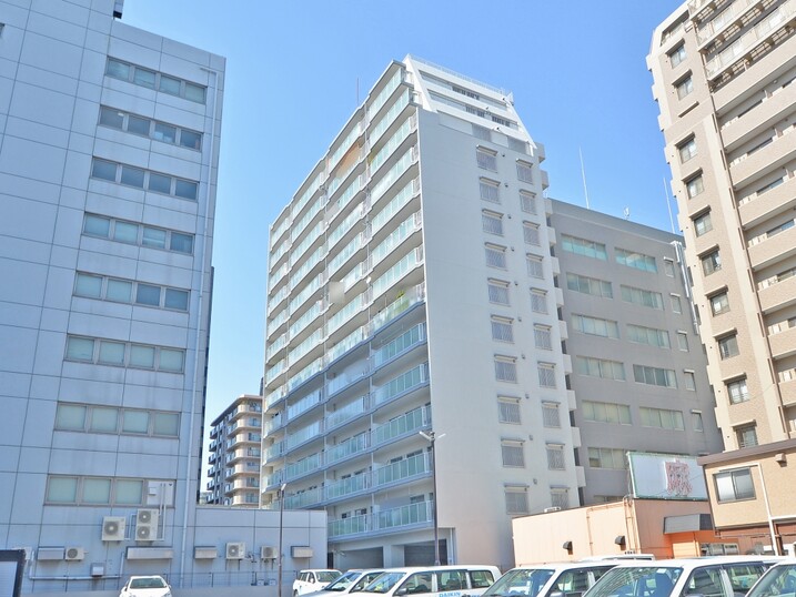 ルネ江坂駅前