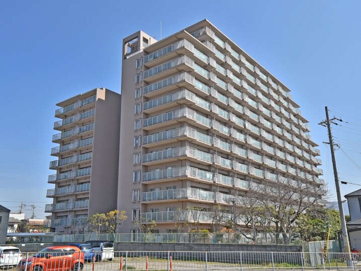 ファミール八尾