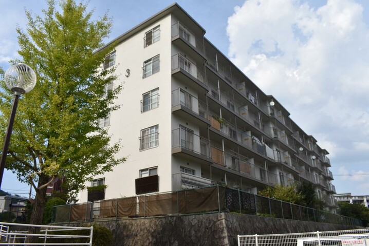 高槻塚原台ハイツ３号棟