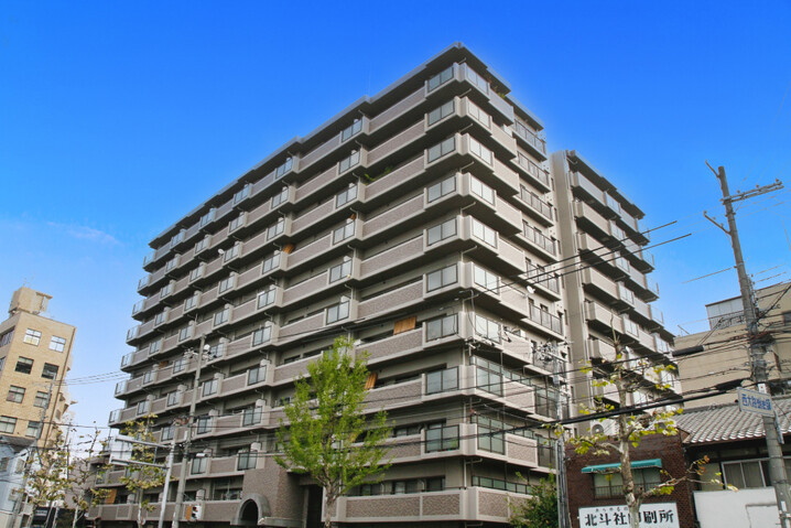 ファミール西院