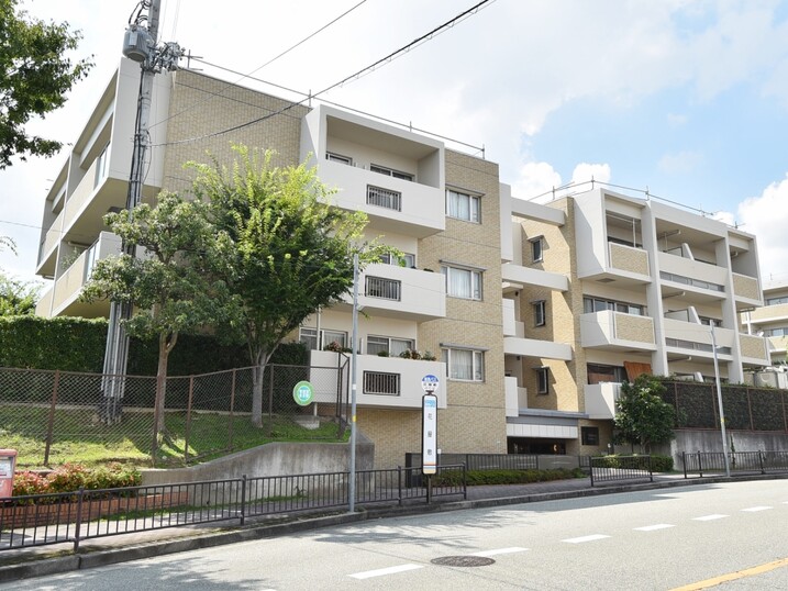 ファミール雲雀丘花屋敷壱番館
