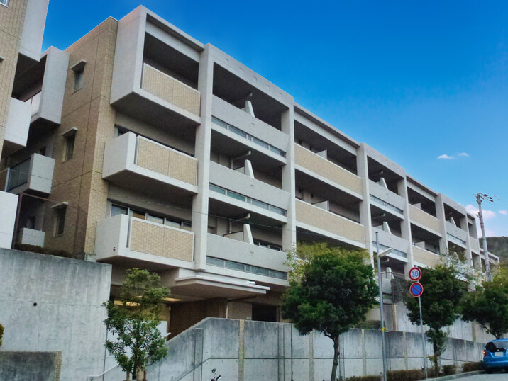 ファミール雲雀丘花屋敷参番館