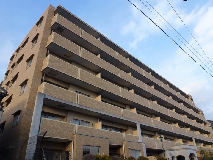 ファミール川西鶴之荘