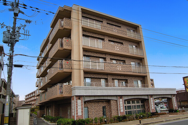 パデシオン伊勢田駅前