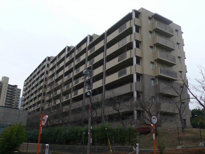 新千里桜ヶ丘メゾンシティ六番館