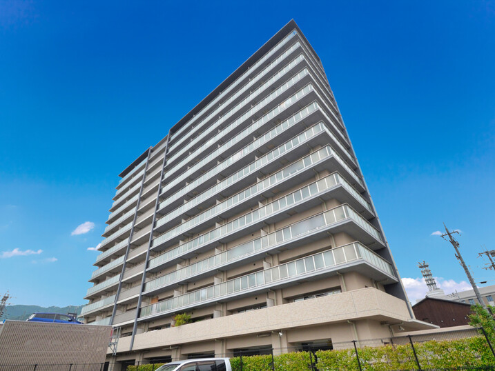 シャリエ大津 県庁前通り
