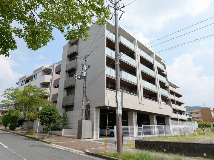 ライラ河内磐船駅前