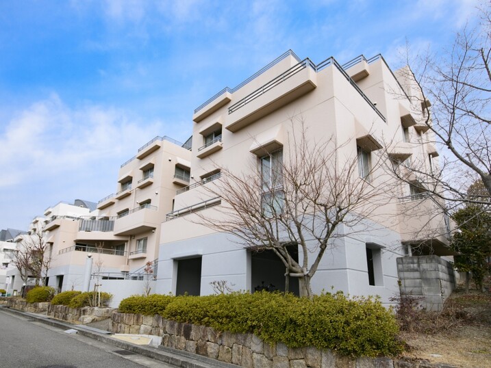 シェラビア東山台二番街２１５号棟