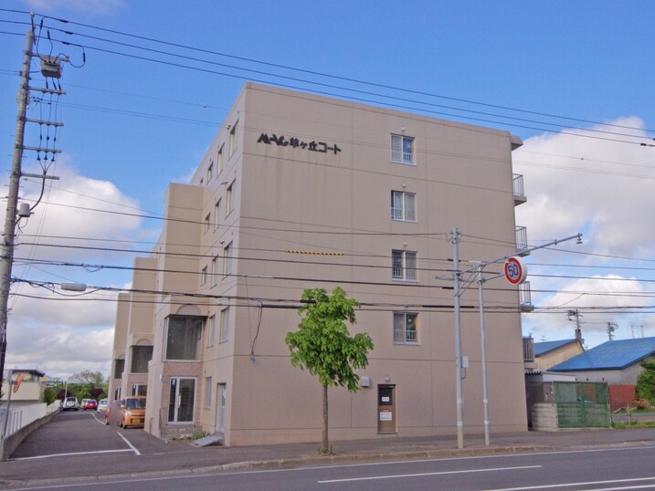 マック羊ヶ丘コート