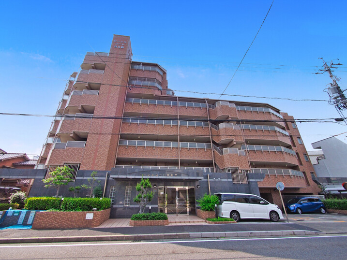 ローレルコート日比野