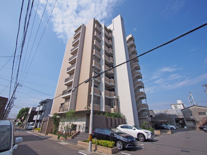ファミリアーレ日比野