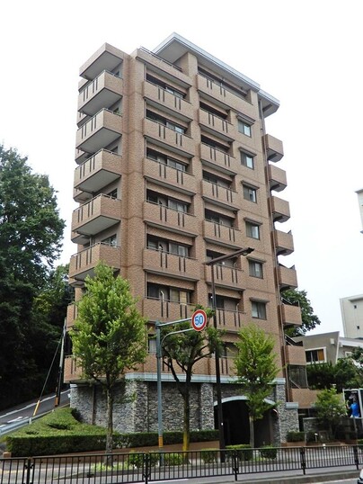 ファミール山手通