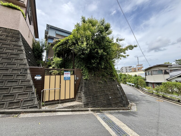 神奈川県横浜市金沢区釜利谷東６丁目(西側より撮影（現況引渡）)