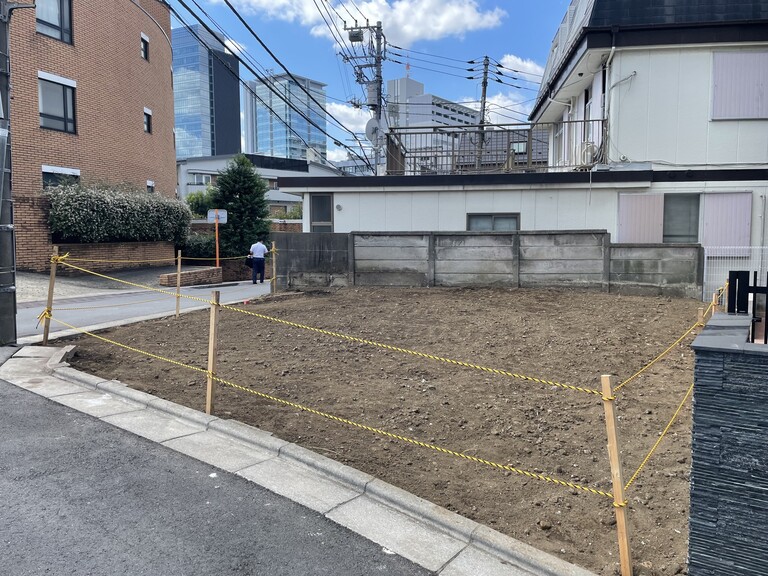 東京都渋谷区神宮前３丁目