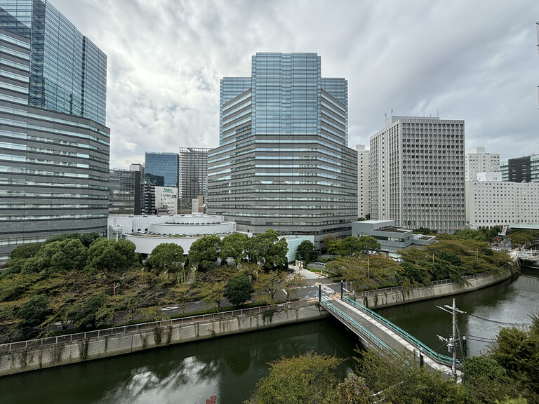 北品川ホームズ(バルコニーからは目黒川が望め、春には桜を楽しめます。)