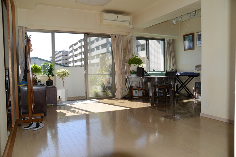ライオンズヴィアーレ横濱ベイ壱番館(LD約15畳 家具等は販売対象に含まれません。)