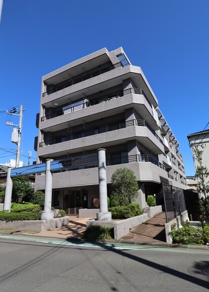 ダイアパレス子平町(バス通りに面した5階建のマンションです)