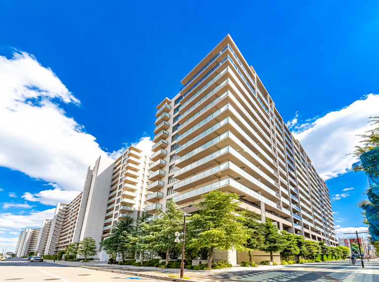 ＳＨＩＮＴＯ　ＣＩＴＹ　（Ⅰ街区Ⅱ街区）(建物外観　2,800m?超の中庭「センターフォレスト」や、カフェラウンジやキッズルーム、パーティルーム等の様々な共用施設を集約した2階建ての共用棟「センターテラス」があります。)