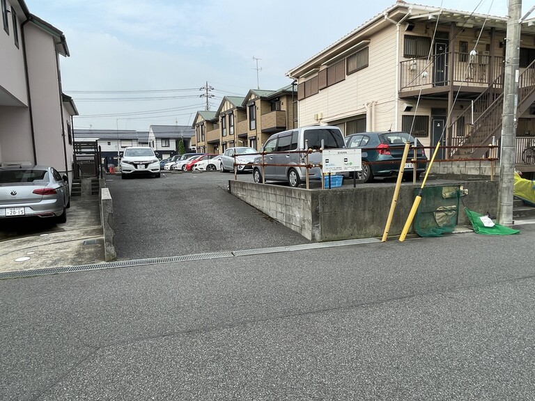 千葉県船橋市東船橋３丁目(駅徒歩４分の第一種低層住居専用地域です。南側が駐車場で陽当り良好です。前面道路の交通量は少なく閑静です。)