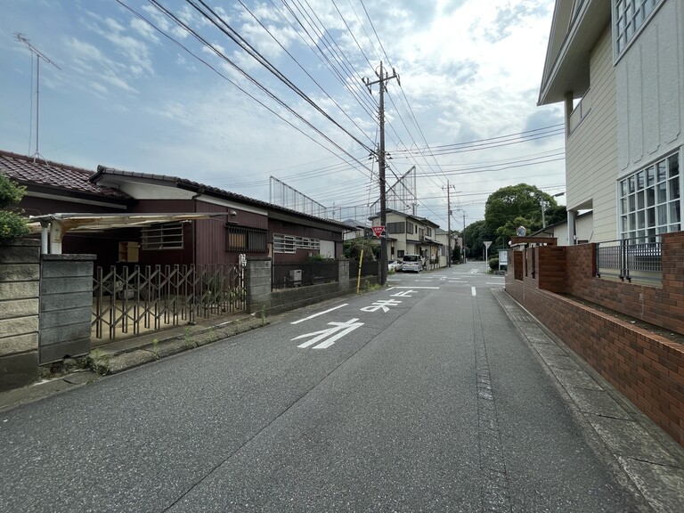 千葉県流山市東初石１丁目(北側前面道路)