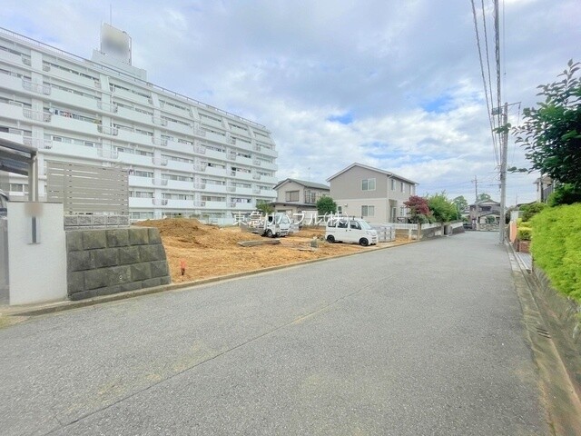 千葉県松戸市常盤平陣屋前(現地と前面道路)