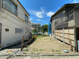 東京都目黒区目黒４丁目(現地写真。向かって左側が売買対象部分です。)