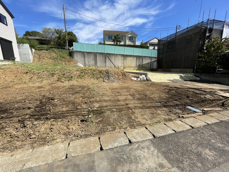 東京都町田市真光寺１丁目(【現地】南西道路に面しており、日照良好です。)