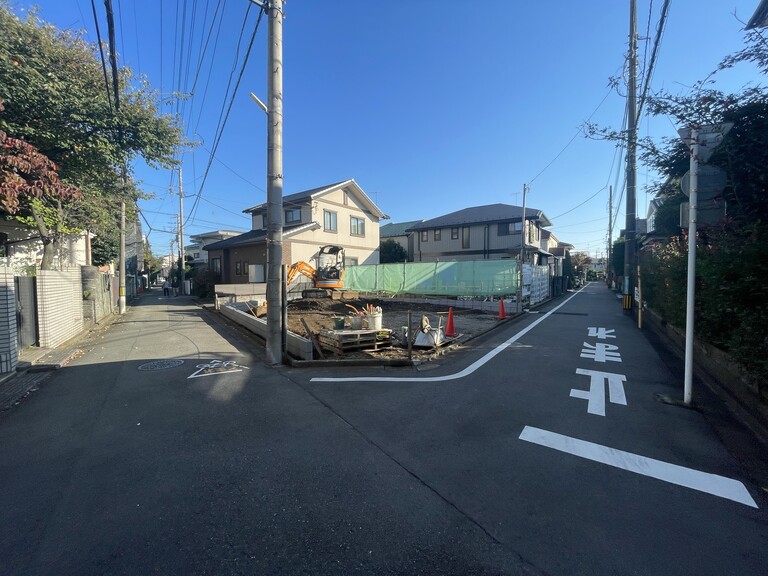 東京都立川市羽衣町２丁目(現地と前面道路 2024年11月4日)