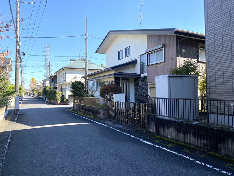 東京都稲城市平尾２丁目(外観北西側前面道路幅員約6.0ｍ)