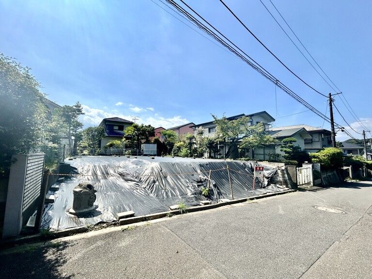 神奈川県鎌倉市浄明寺６丁目(前面道路から現地写真写真の車両は販売対象外です。)