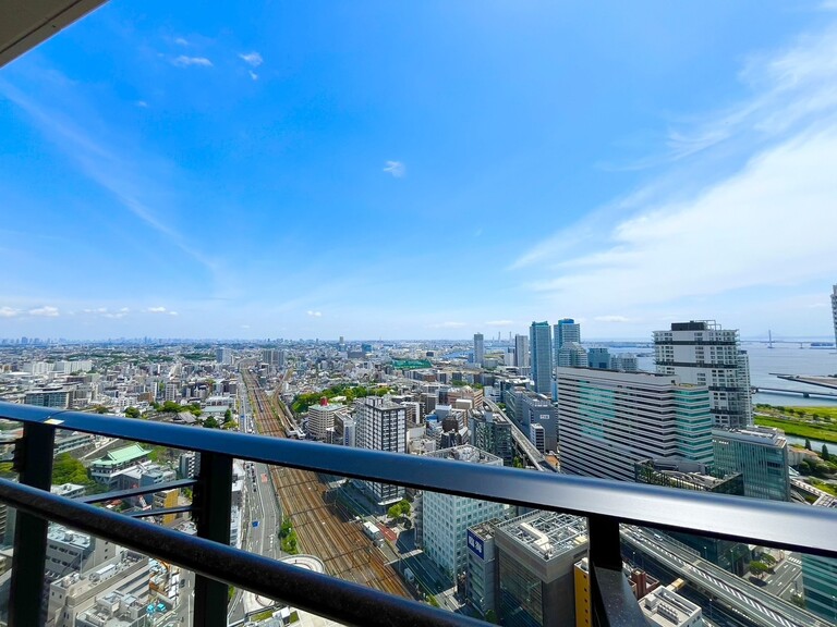 ＴＨＥ　ＹＯＫＯＨＡＭＡ　ＦＲＯＮＴ　ＴＯＷＥＲ