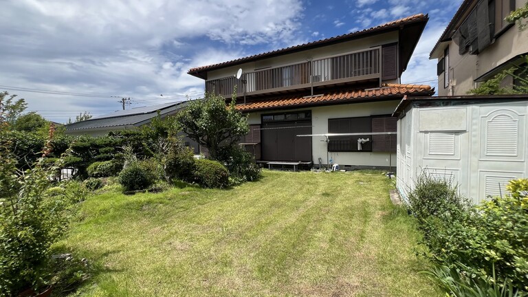 神奈川県横浜市栄区小山台２丁目(現地写真・既存建物南側には広々としたお庭あり)