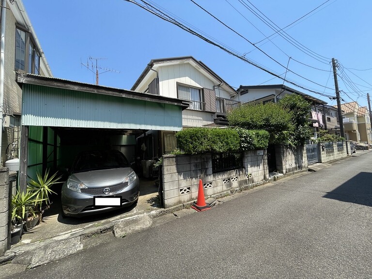 神奈川県座間市相模が丘４丁目(現地外観　写真の車は販売対象外です。)