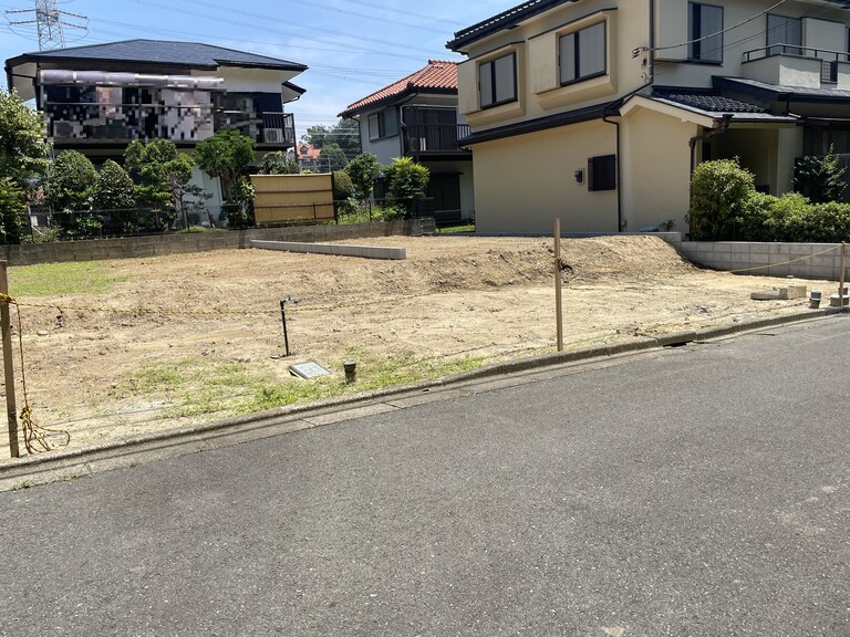 神奈川県川崎市麻生区白鳥２丁目(現地・・・右手 区画２(B))