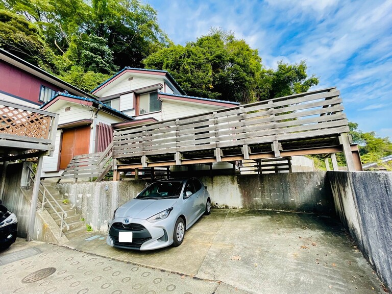 神奈川県鎌倉市笛田５丁目(南側前面道路から撮影した写真です。)