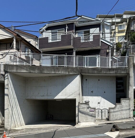 神奈川県横浜市磯子区岡村１丁目