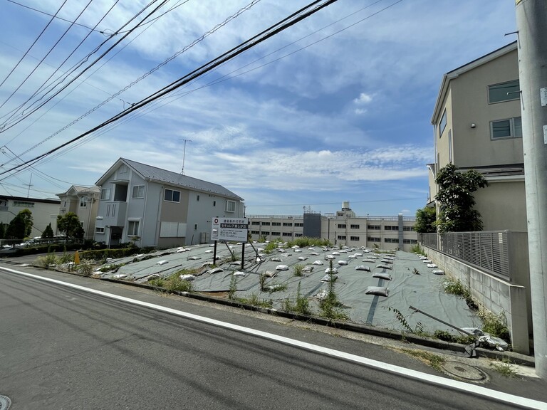 神奈川県横浜市青葉区美しが丘４丁目(対象不動産は道路からみて右側です。)