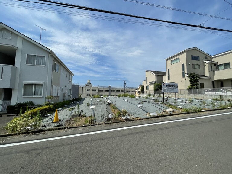 神奈川県横浜市青葉区美しが丘４丁目(対象不動産は道路からみて左側です。)