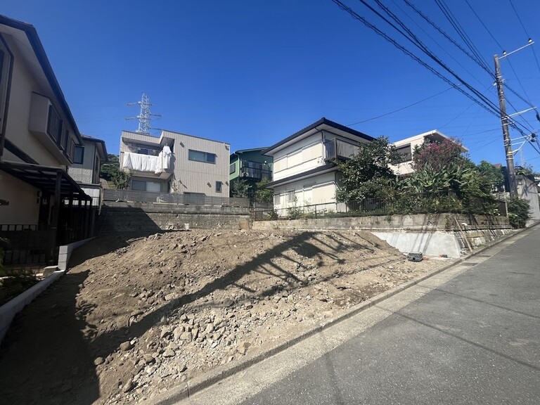 神奈川県横須賀市ハイランド２丁目(外観～南道路に面しているため、日当たり良好～)