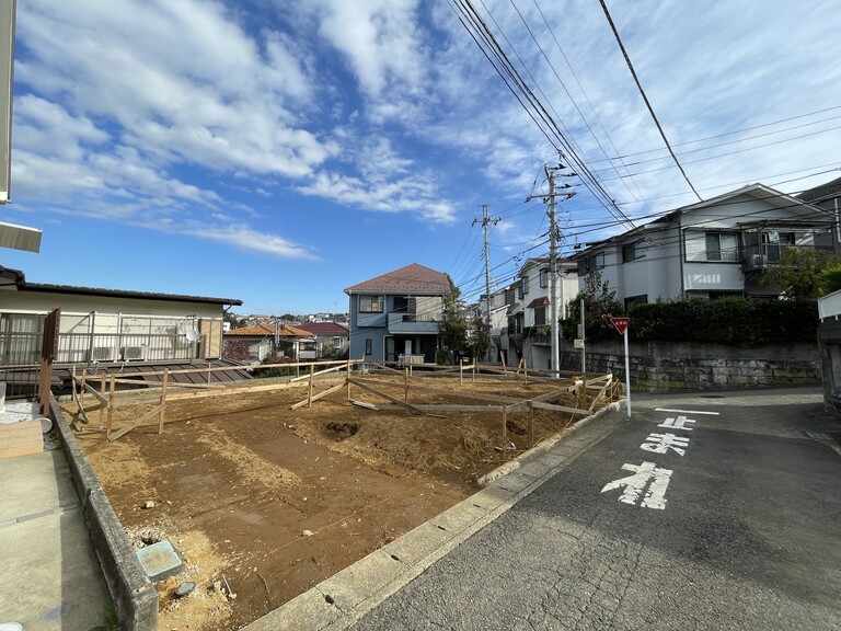 神奈川県川崎市麻生区金程１丁目(現地外観 2024年11月8日)